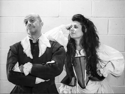 Sara Agueda y Pepe Viyuela. A raíz de su popularidad desde 1977, En el Corral de Comedias de Almagro se celebra el Festival Internacional de Teatro Clásico, Almagro, España