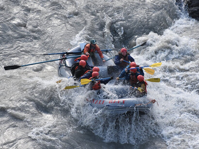 Rafting en el río Nenana, Alaska, EE, UU.