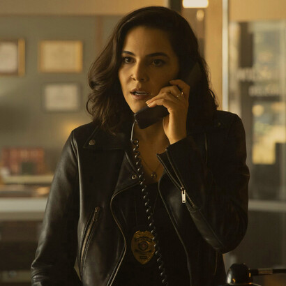 A personagem Verônica Torres, interpretada pela atriz Tainá Muller, em cena da série Bom dia, Verônica, 2020, adaptada para o streaming 