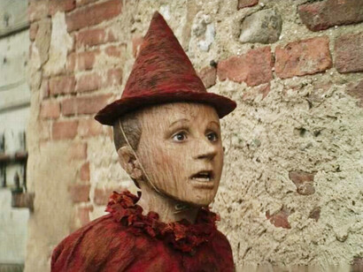 Le letture esoteriche sono dovute ad una presunta affiliazione massonica del suo autore