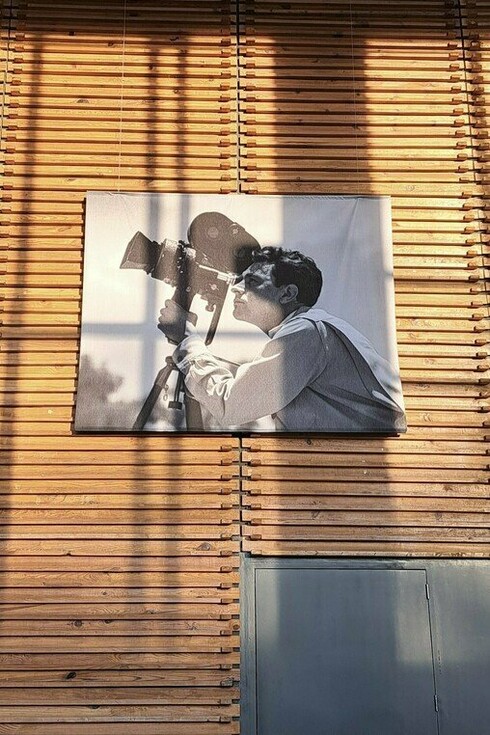 A black-and-white image of a cinematographer at Cineteca Nacional Chapultepec, Mexico City, Mexico, representing the artistry and dedication behind every film