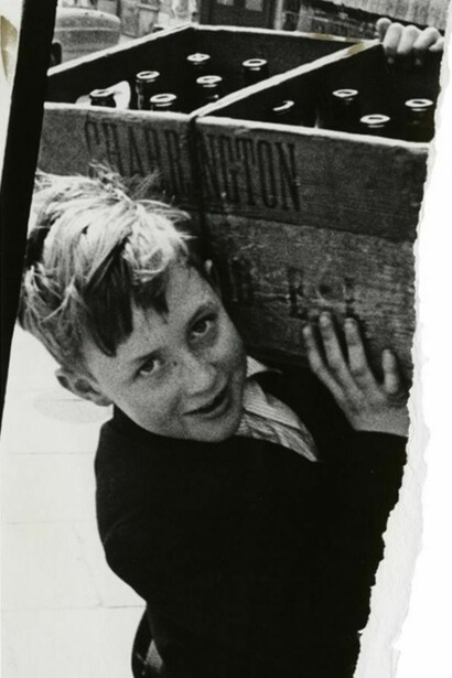 David Bailey (\*1938), Uncharted – East End, 1962, silver gelatin print on glossy fibre paper, printed 2011-2013, 23,8 x 13,4 cm © David Bailey, Courtesy: Daniel Blau Munich/London