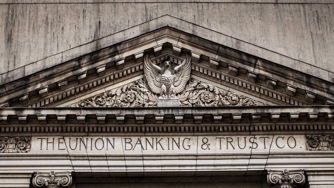 Un Banco no presta el dinero que tiene, sino -precisamente- el que no tiene