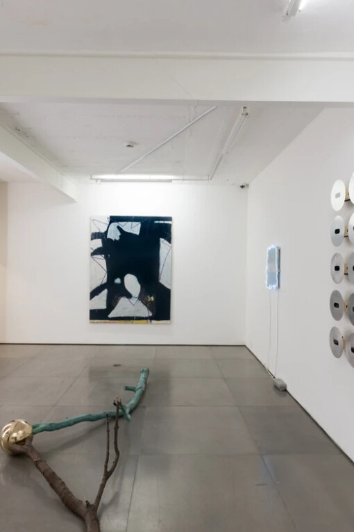 Reflections on space and time. Courtesy of Galeria Nara Roesler 