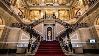 Biblioteca nacional do Brasil, no Rio de Janeiro, RJ. Saber o que as palavras significam é um conhecimento prático de que nos valemos nas interações cotidianas
