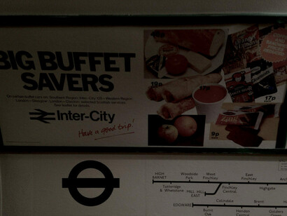 Anuncios de comida rápida en el metro de Londres