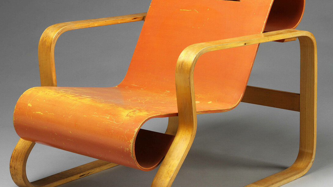 Paimio Armchair, designed by Alvar Aalto, manufactured by Huonekalu-ja Rakennustyötehdas Oy, 1930, Finland. Museum no. W.41-1987. © Victoria and Albert Museum, London