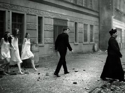 Julian Rosefeldt, Deep Gold, 2013/2014 © Julian Rosefeldt and VG Bild-Kunst, Bonn 2018

