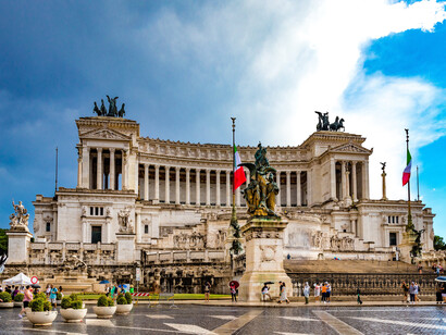 Monumento a Vítor Emanuel II da Itália, primeiro rei da Itália, localizado entre a Piazza Venezia e o monte Capitolino da cidade de Roma