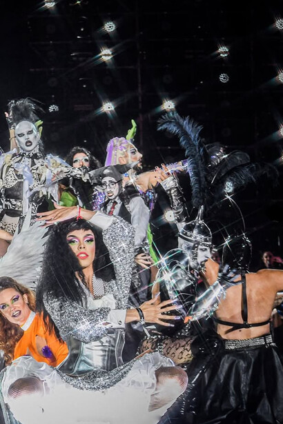 Su defensa pública de la comunidad LGBT la convierte en una voz artística y política que resuena más allá de la música