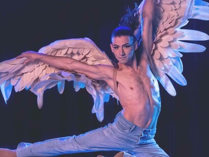 An energizing performance in the ballet show "Swing Low" by Chanel DaSilva