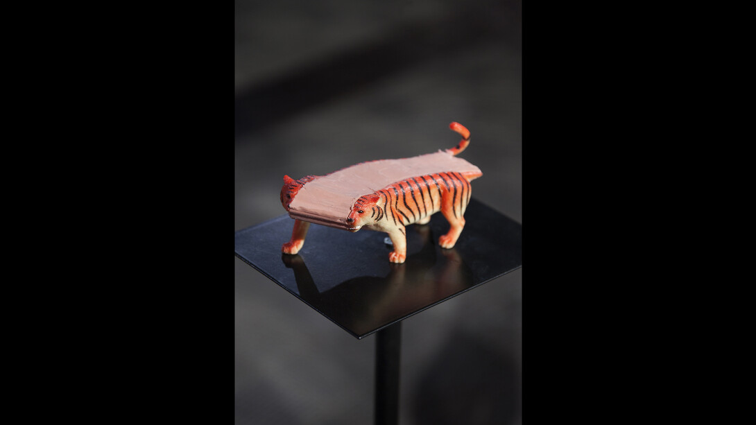 Teresa Solar
Tiger, 2018 (as part of the sculptural group “Bisel (Cabalga, Cabalga, Cabalga)”, 2018)
Escultura de plástico e plasticina
Plastic sculpture and plasticine
Courtesy of the artist and Galeria Joan Prats
#teresasolar