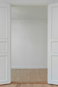 Una determinata e insistente pressione per forzare un pezzo di puzzle in una posizione sbagliata, nonostante sia evidente che non combaci