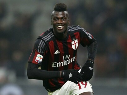 Niang corre ad abbracciare i compagni dopo aver segnato