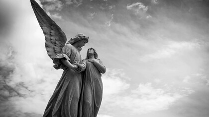 Love and grief reflected in angel statues