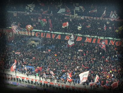 La tifoseria nella curva a San Siro, Milano, Italia