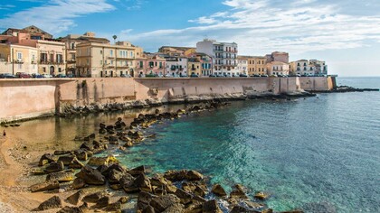 Ortigia, Siracusa, Italia. Per la posizione geografica e la presenza di acque e sorgenti, questa terra fu oggetto di conquiste delle diverse dominazioni che si sono succedute in Sicilia