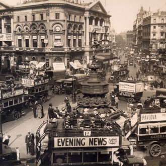 Piccadilly Circus, traffic scene, 1919 