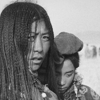 Ella Maillart, Bergères tangoutes au 108 tresses, 1935, Qinghai, République de Chine © Succession Ella Maillart et Photo Elysée, Lausanne