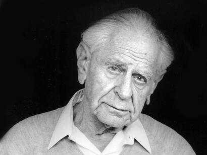 Karl Popper, filósofo y profesor austriaco, nacionalizado británico, célebre por haber fundado el falsacionismo y por sus teorías de la falsabilidad y el criterio de demarcación