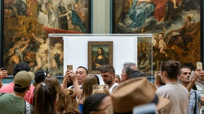 La Gioconda di Leonardo da Vinci al Louvre, Parigi, Francia. Il famoso volto che continua a suscitare emozioni contrastanti
