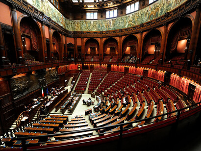 Roma, Palazzo Montecitorio, Camera dei Deputati. I cittadini in genere non abbiano gradito la farsa di questi “giochini”, nei quali era palese che non si stesse facendo il bene del Paese, in quanto il senso di continuità e l’affidabilità a livello internazionale venivano messi in crisi e in scacco