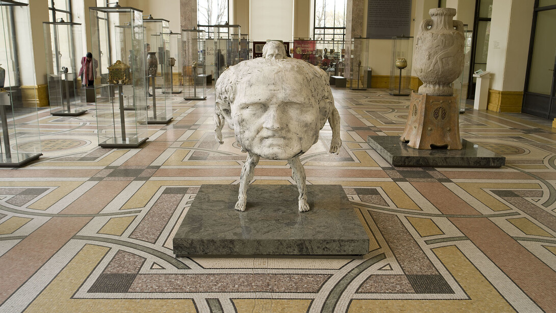 Thomas Lerooy, Need in Me, 2010, Bronze, patine de ciment, 80 x 113 x 142 cm © Bertrand Huet - Tutti Images, Courtesy Galerie Nathalie Obadia, Paris/Bruxelles