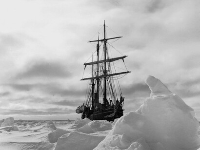 L'agonia della nave stritolata dai ghiacci dell'Antartide