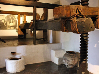 Lagar, bodega y taberna, Exhibition view. Courtesy of Museo Unicaja de Artes y Costumbres Populares
