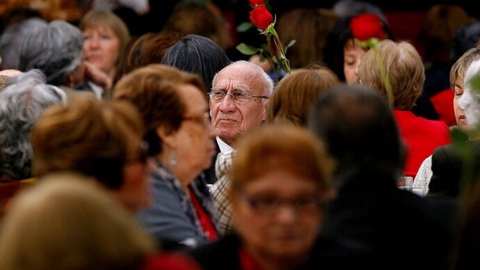 La pirámide demográfica en España muestra una sociedad envejecida