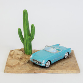 Alex Israel, Desperado, 2015 Bronze, 35,6 x 24,1 x 25,4 cm, 14 x 9 1/2 x 10 inches, Photo by: Joshua White
© Alex Israel, Courtesy of the artist and Almine Rech Gallery