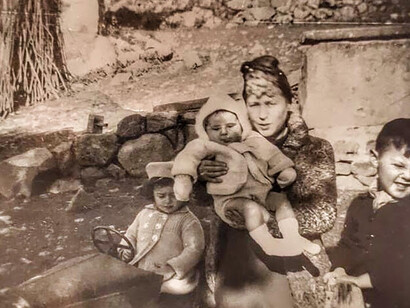 Photo de famille. Ma mère avait tout fait pour me protéger et elle a très brillamment réussi