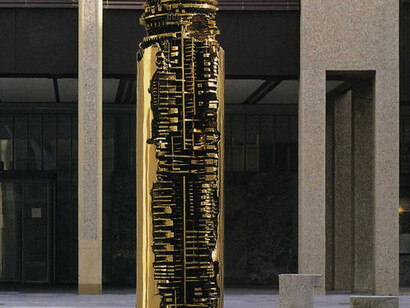 Arnaldo Pomodoro, La Colonna del viaggiatore, 1965-1966 bronzo, 360 x ø 50 cm. Courtesy of Palazzo Reale