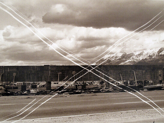 Thomas Barrow, f/t/s Cancellations - Storm over Sandias, 1975, Toned gelatin silver print, 36,5 x 47,5 cm, Courtesy Galerie Anne de Villepoix, Paris
