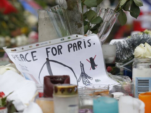 Candles and messages for Bataclan victims
