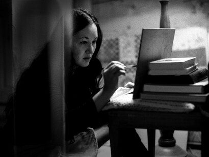 Harumi Klossowska De Rola nel suo atelier