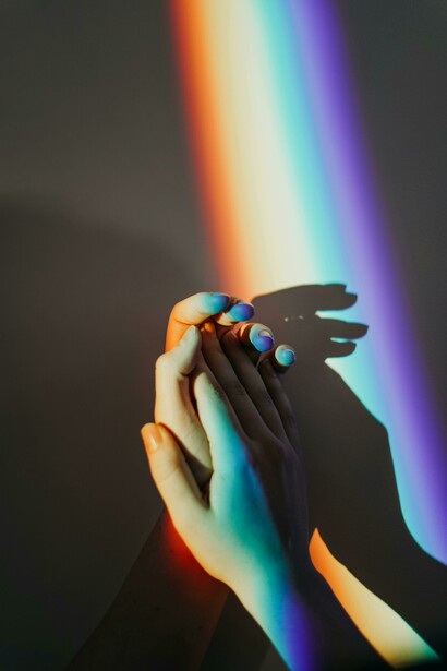 Arcobaleno di colori. Luce divina e colori dell'anima: esplora la connessione tra spiritualità e scelta dei colori
