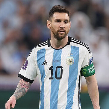 El triplete de Messi, precedido por decisiones arbitrales discutidas, refuerza la tensión entre el talento excepcional y las interpretaciones sobre el trato especial que recibe dentro del campo