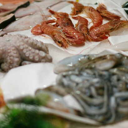 Uno degli elementi più apprezzati è il polpo tagliato a pezzi e battuto per ammorbidirne la carne, una tecnica tipica della tradizione barese  