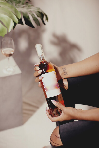 Key information on labels includes the vintage date, brand name, production details, alcohol volume, and special characteristics of the wine