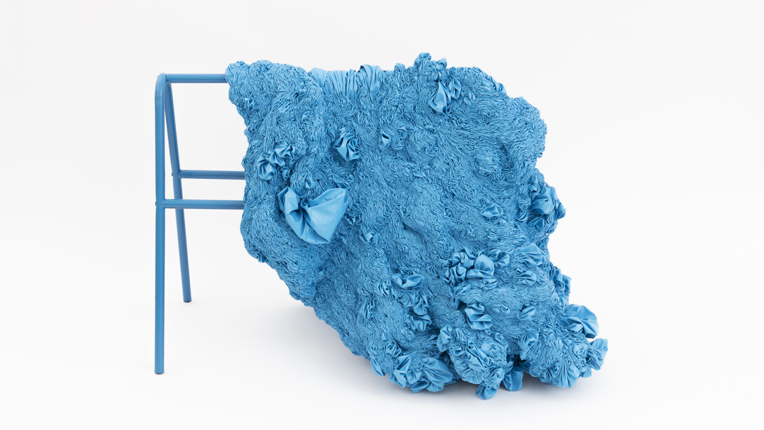 Hanne Friis, Impulse (cyan), 2021–22. Courtesy of Museum für Kunst und Gewerbe Hamburg