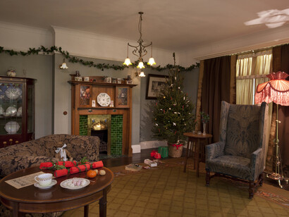 A drawing room in 1910 © Morley Von Sternberg
