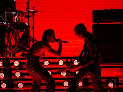 Questo gruppo riesce ad esprimere e soprattutto a trasmettere agli altri una voglia di vita che pare essere contagiosa