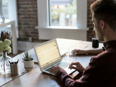 Porre l'attenzione sulla descrizione delle attività, sulle competenze richieste e su quali requisiti deve possedere il candidato ideale