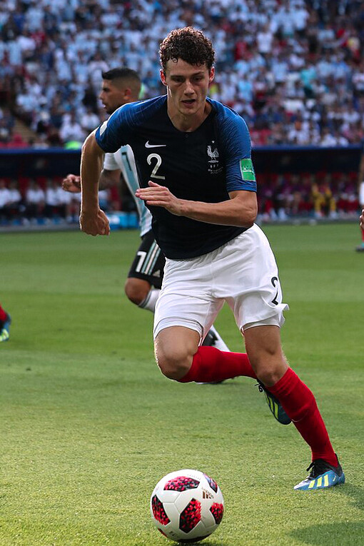 Der französische Abwehrspieler Benjamin Pavard während des Achtelfinalspiels gegen Argentinien (4:3) in Kasan bei der WM 2018 – eines der spannendsten Spiele der französischen Mannschaft unter der Leitung von Didier Deschamps 