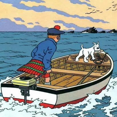 Las aventuras de estos personajes están cuidadosamente ambientadas en escenarios reales de los cinco continentes, y en lugares imaginarios creados por Hergé, tales como Syldavia o San Theodoros