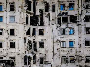 La tragédie de notre époque est que les décisions susceptibles de compromettre le destin de l'humanité semblent dépendre de plus en plus de l'ego, de la peur et de la survie personnelle d'une poignée d'hommes au pouvoir