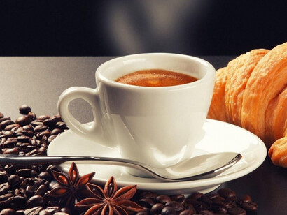 Poesia a colazione: una “predisposizione all’ascolto e alla visione”, che è esattamente il punto in cui si trova normalmente la poesia, secondo Francesca Mazzotta
