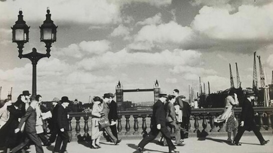 Henry Turner, A windy evening on London Bridge, 1937 (photograph), courtesy Museum of London