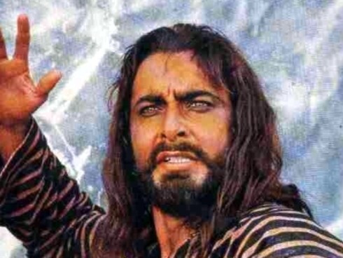 Kabir Bedi (Sandokan) in una scena dello sceneggiato televisivo